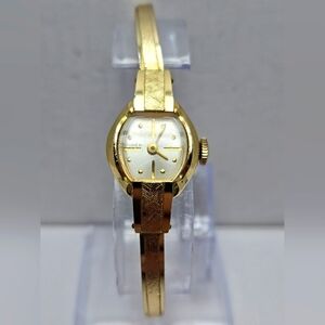Womens Vintage 1965 Timex Cavatina Manual Watch Yellow Florentine Bangle Runs
